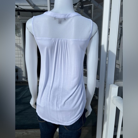 Cable & Gauge White Sleeveless Top - Picture 2 of 3